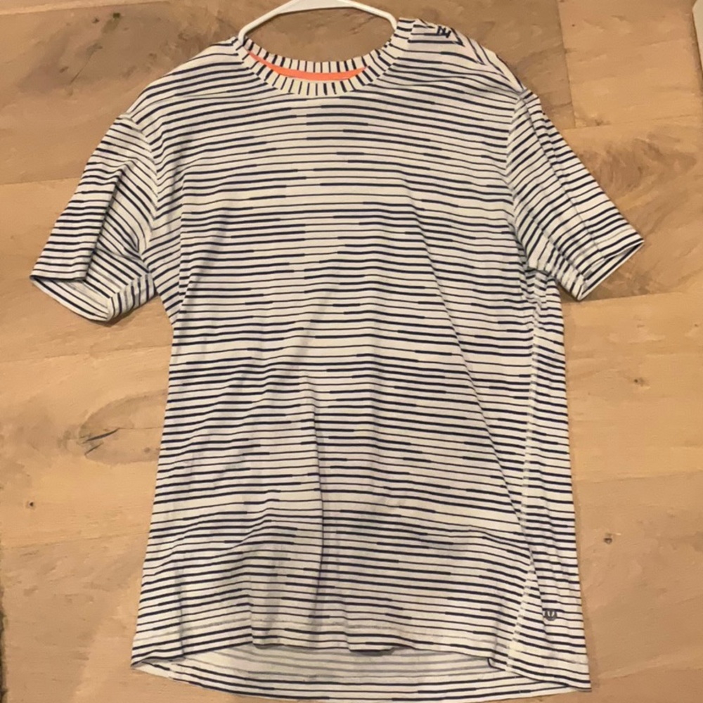 Lululemon tshirt